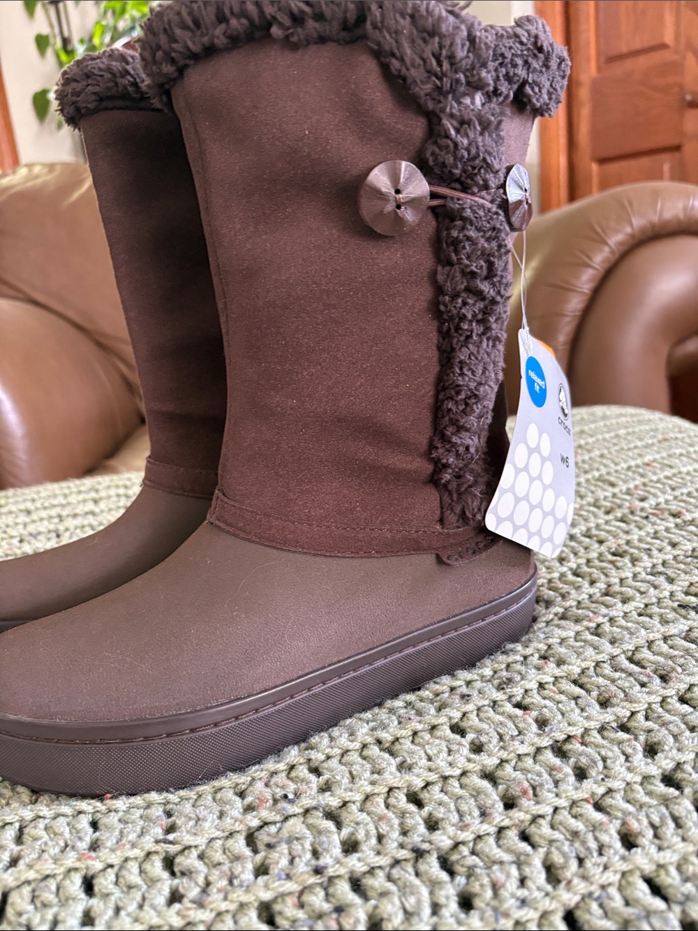 CROCS Women's Brown Faux-Shearling Button Winter Boots